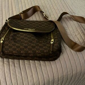 Ladies Crossbody wide straps adjustable Karl Lagerfeld, never used purse !!!!